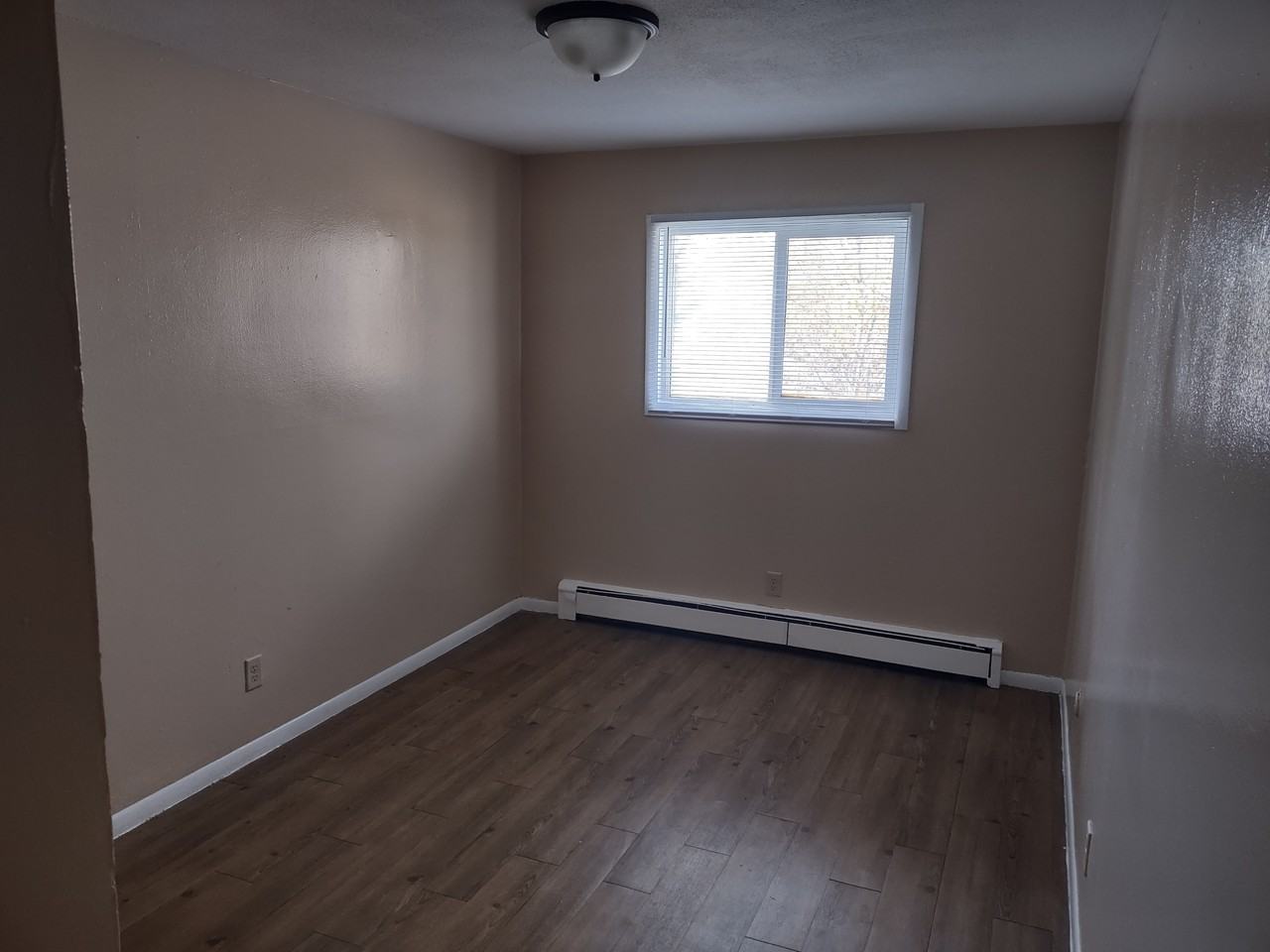 1034 Suburban Ave #203 - Photo 3 of 5