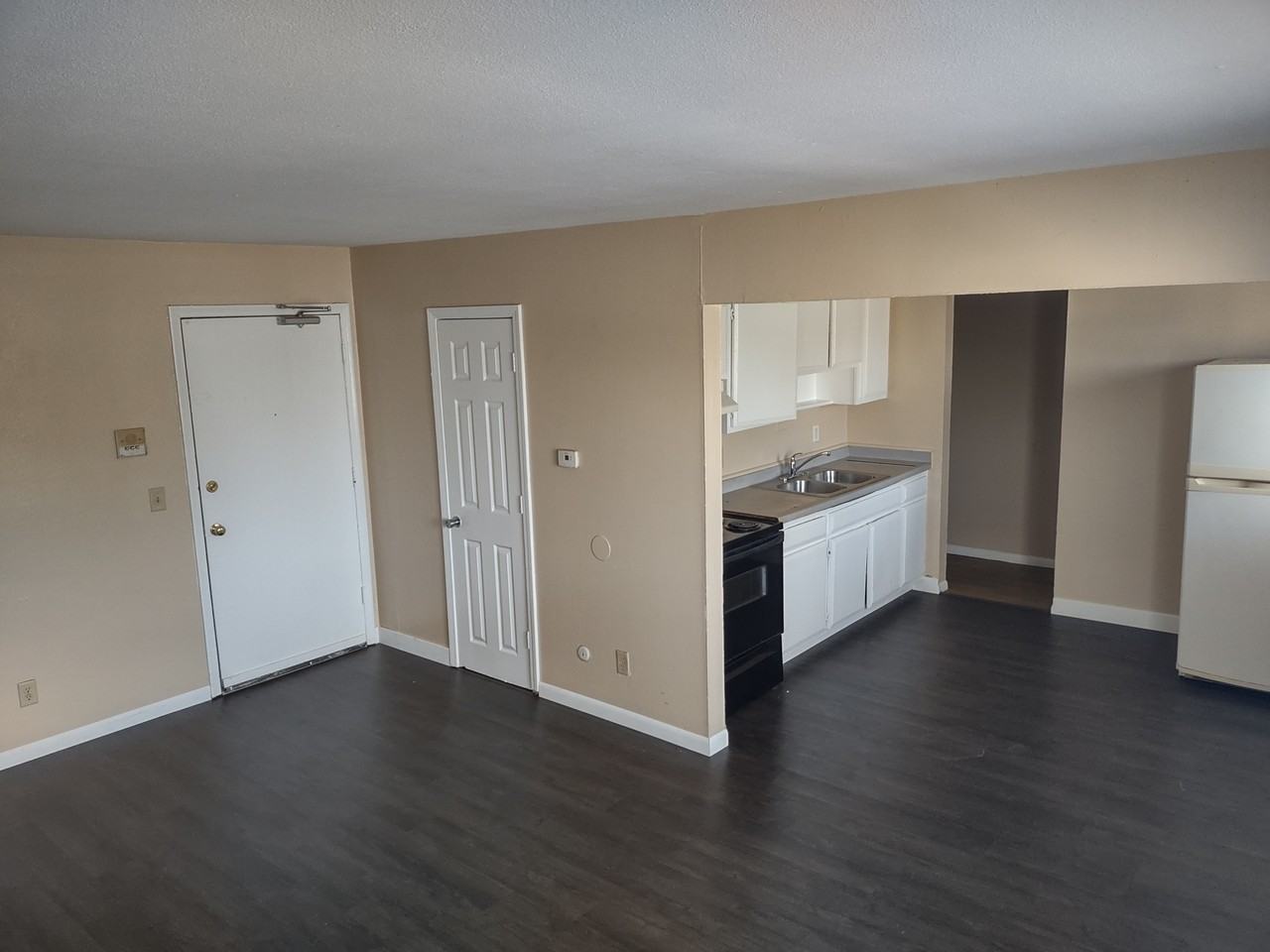1034 Suburban Ave #203 - Photo 4 of 5