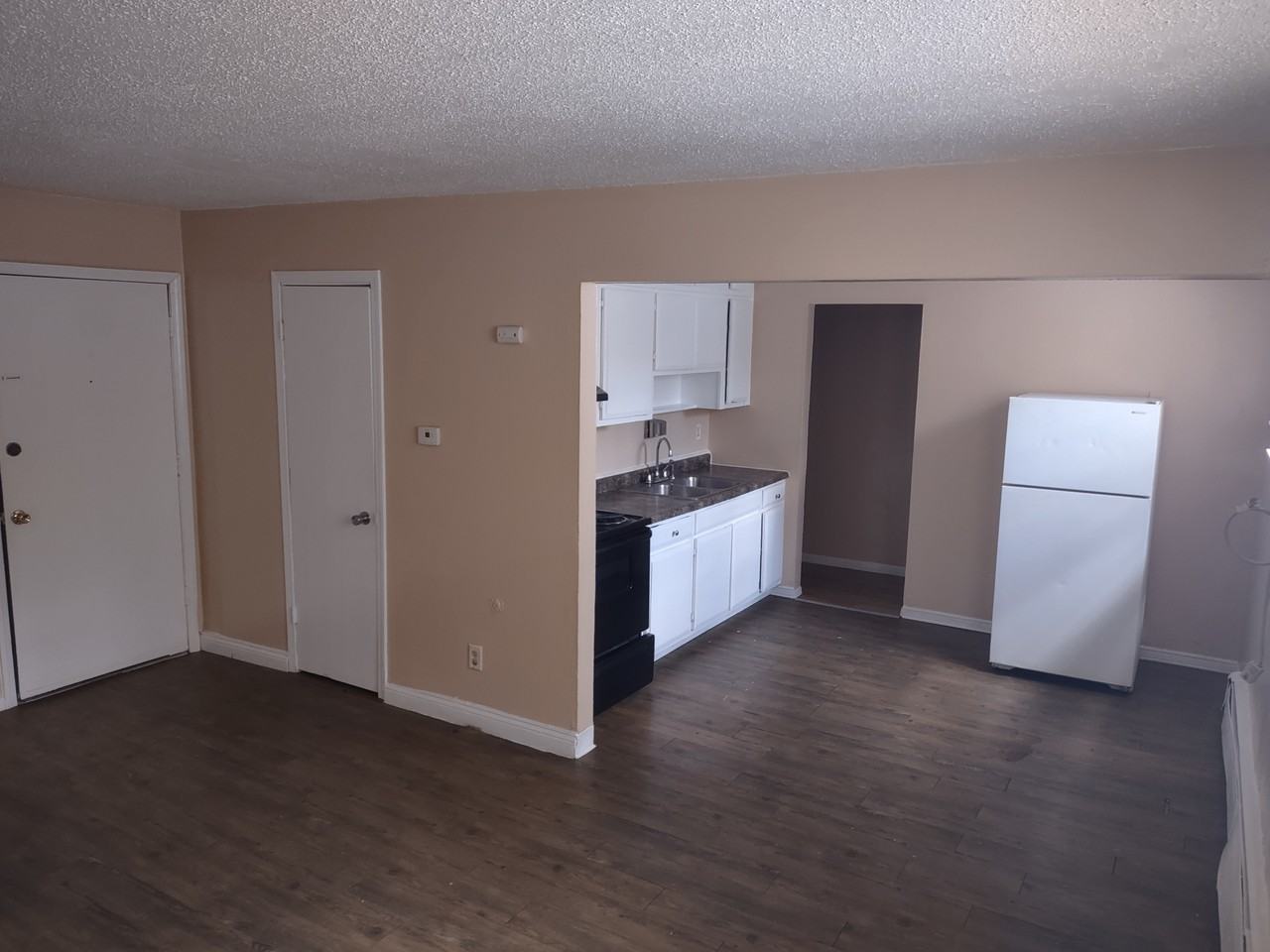1034 Suburban Ave #104 - Photo 4 of 5
