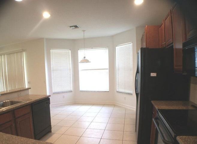 8887 Chestnut Ridge Way - Photo 4 of 9