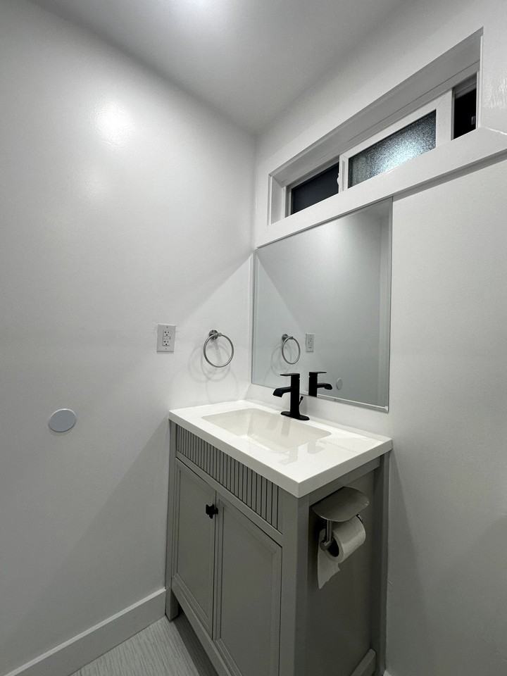 4430 California Street - Photo 3 of 10