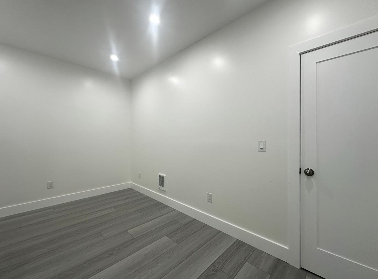 4430 California Street - Photo 4 of 10