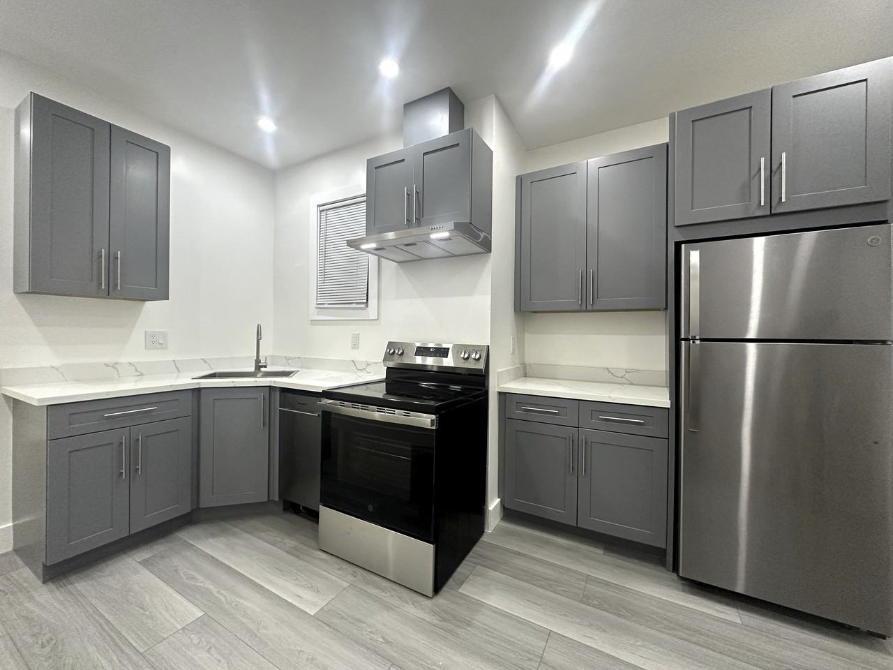 4430 California Street - Photo 6 of 10