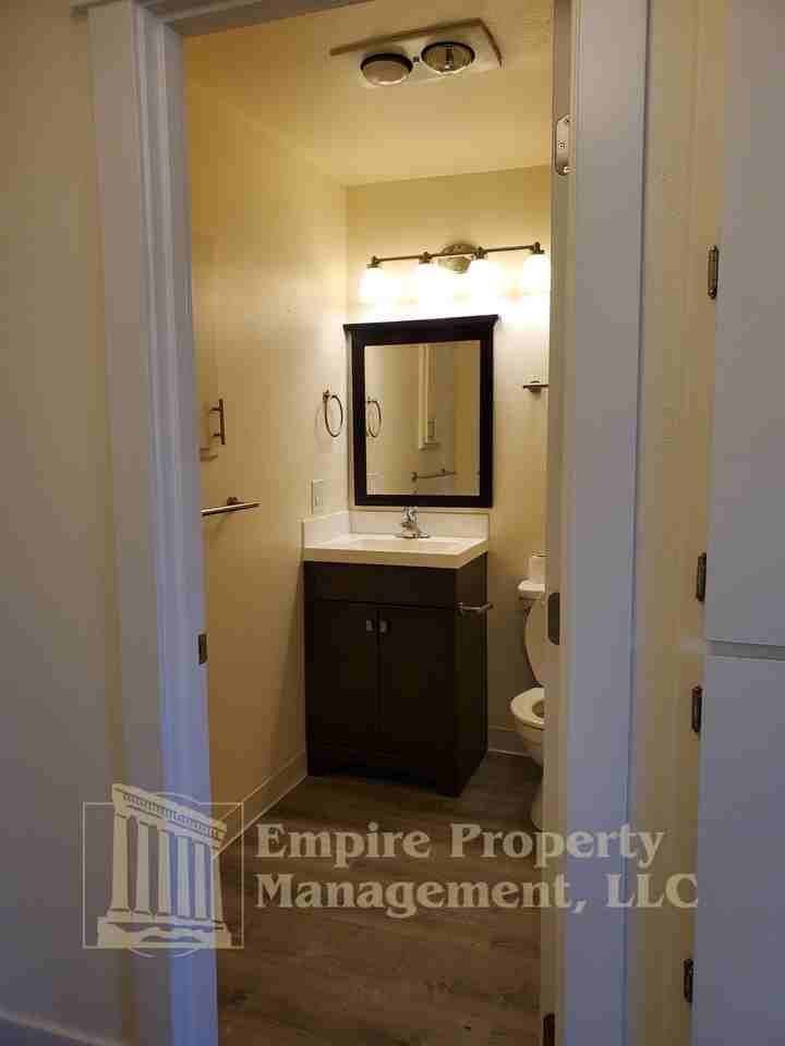 703 Kings Row - Photo 5 of 44