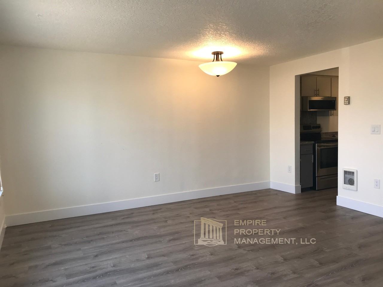 703 Kings Row - Photo 6 of 44