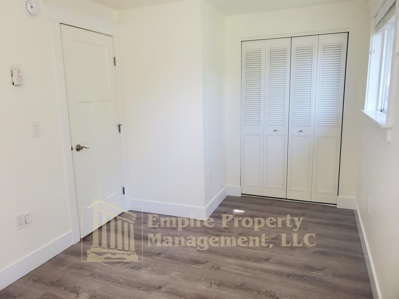703 Kings Row - Photo 7 of 44