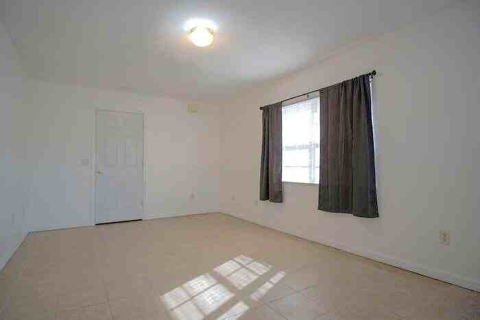 308 Australian Way #B - Photo 4 of 14