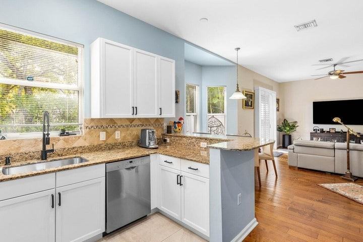 1875 Highland Grove Drive - Photo 4 of 8