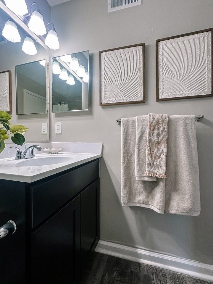 Hampton Center Apartments - Photo 6 of 19