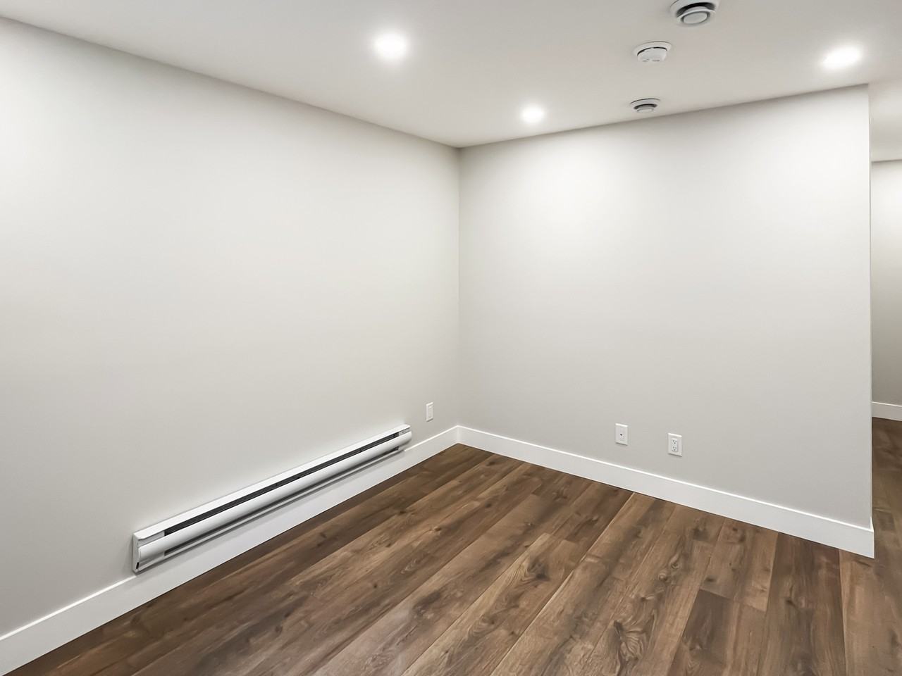 2620R 28 Ave Sw - Photo 4 of 20
