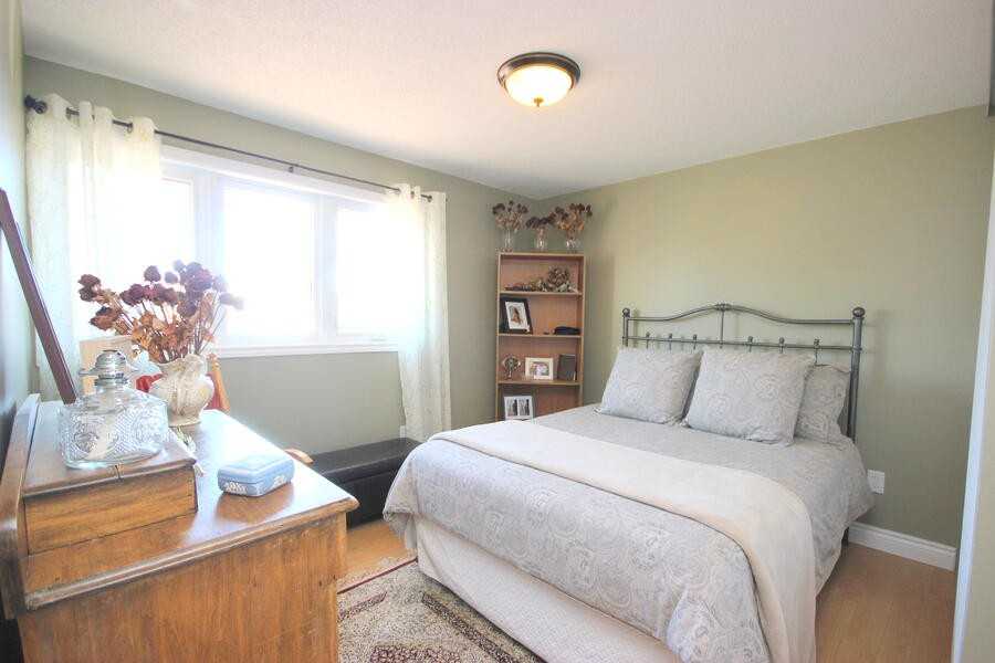 18 Chickasaw Crescent - Photo 3 of 11