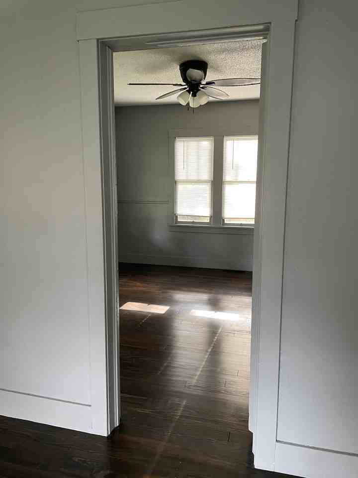 606 W Hill St - Photo 4 of 12