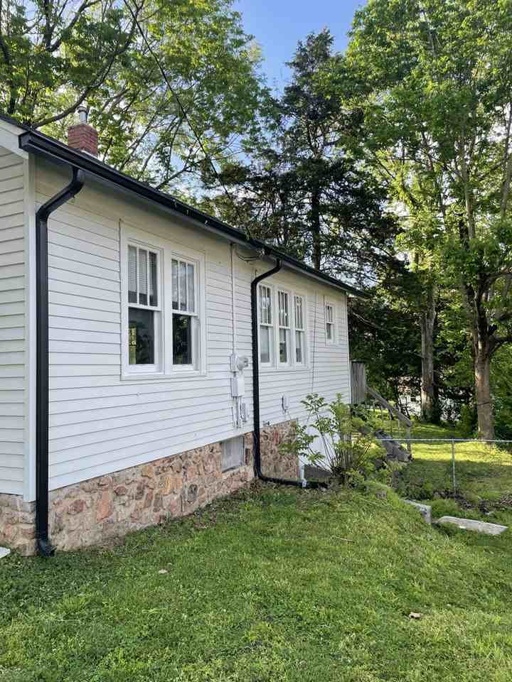 606 W Hill St - Photo 6 of 12