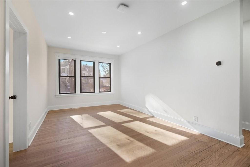 4636 N Hamilton Ave #3RF - Photo 3 of 12