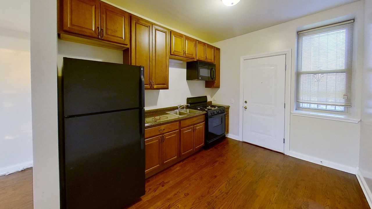 12013 S Eggleston Avenue - Photo 4 of 9