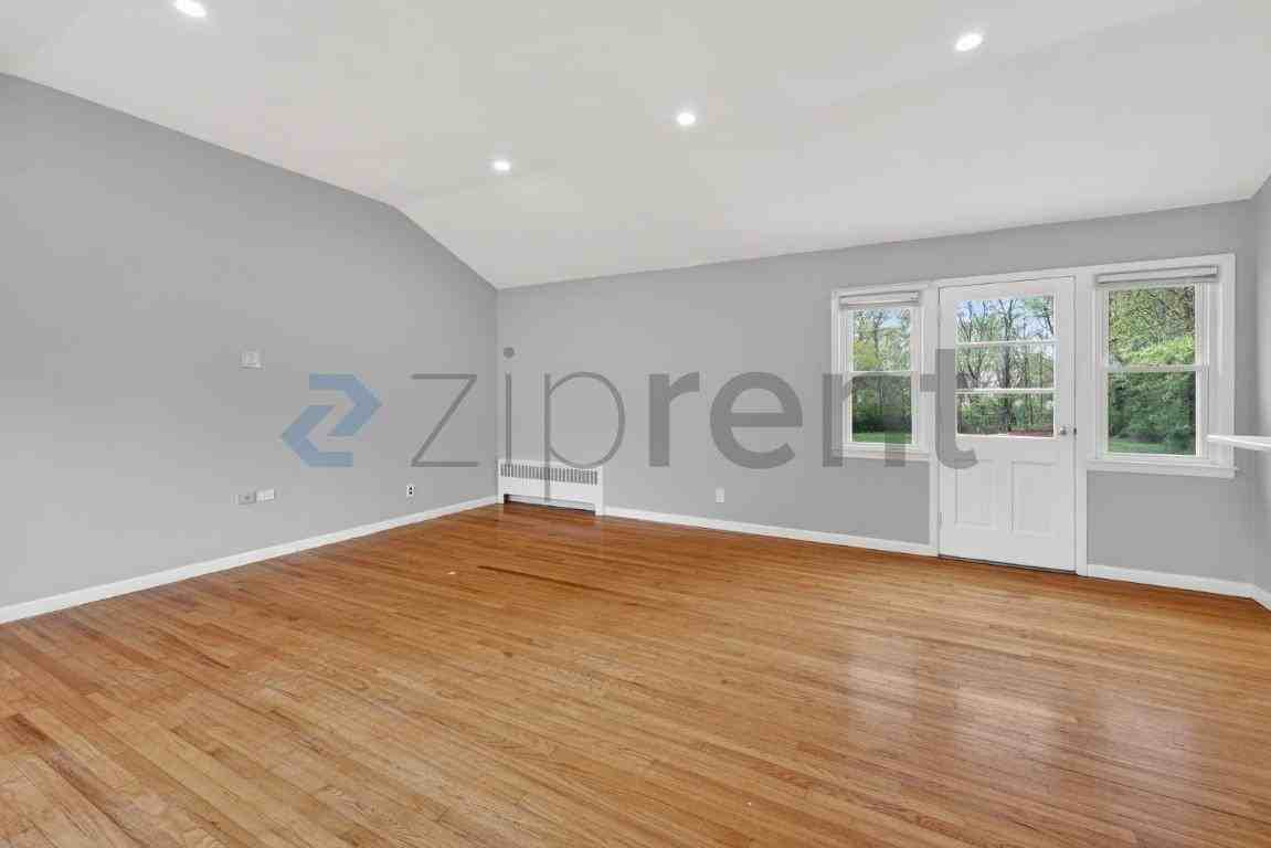 30 Mary Ln - Photo 2 of 33