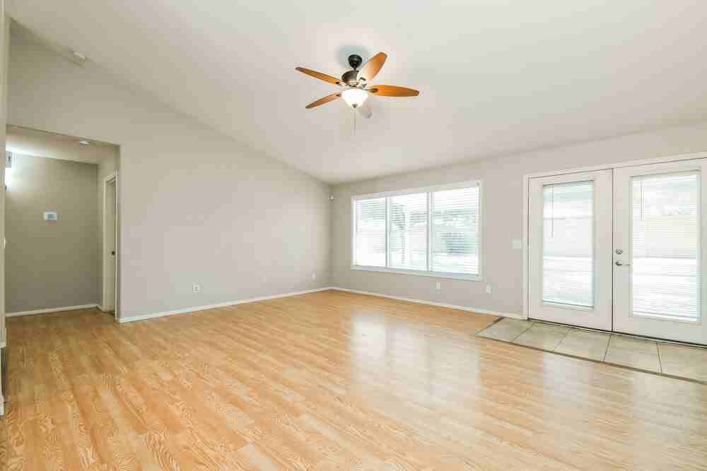 743 W Sherri Dr - Photo 3 of 16
