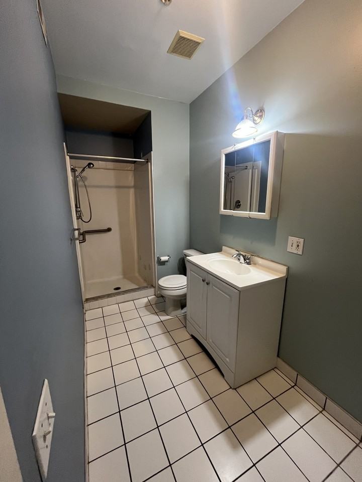 305 S 11th St #10 - Photo 3 of 27