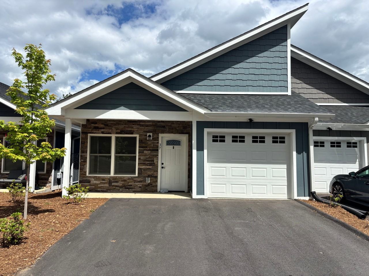 37 Alex Dr - Photo 2 of 42