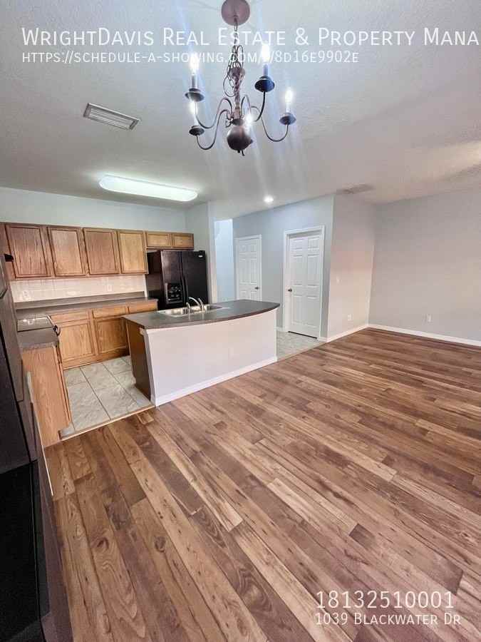 1039 Blackwater Dr - Photo 3 of 20