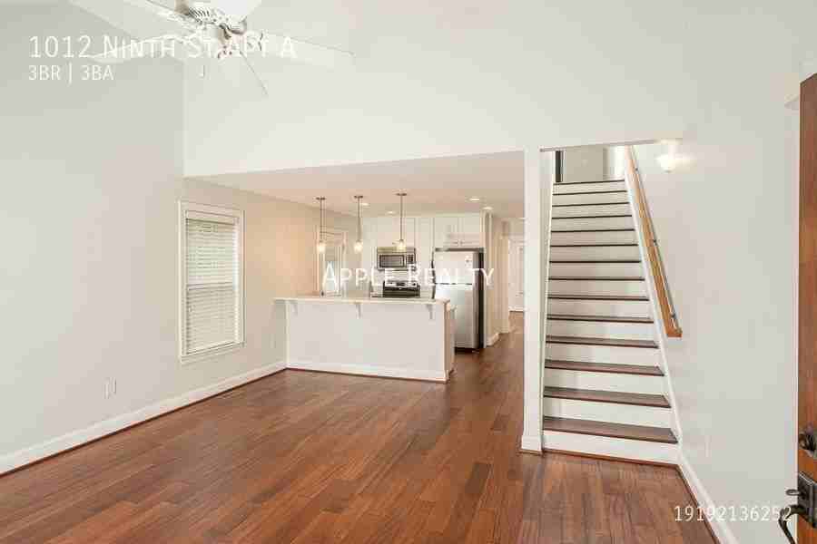 1012 9th St Apt A - Photo 3 of 17