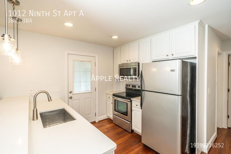 1012 9th St Apt A - Photo 5 of 17