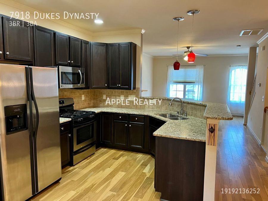 7918 Dukes Dynasty Dr - Photo 5 of 18