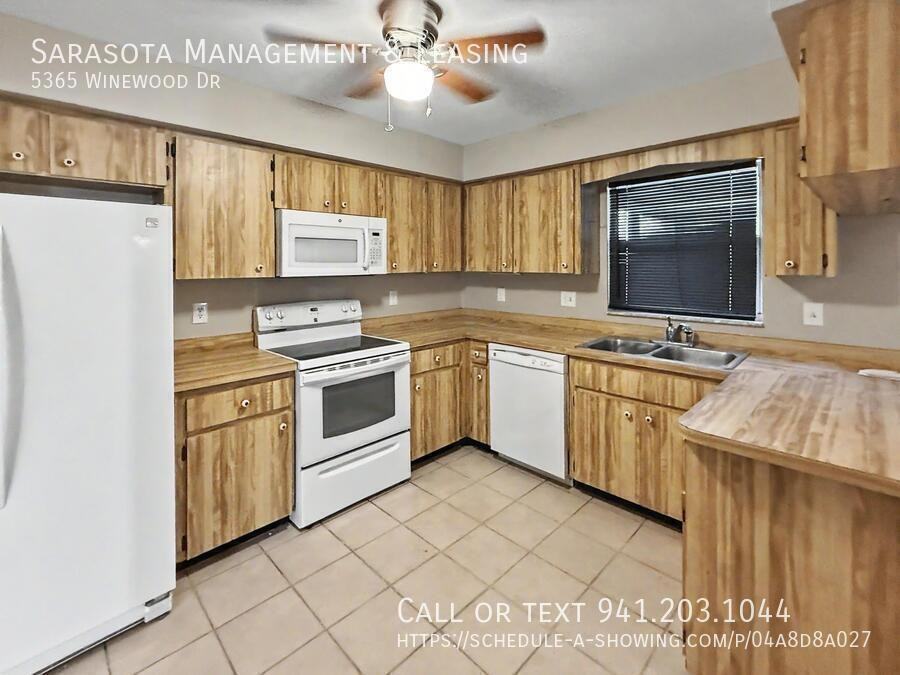 5365 Winewood Dr - Photo 5 of 15