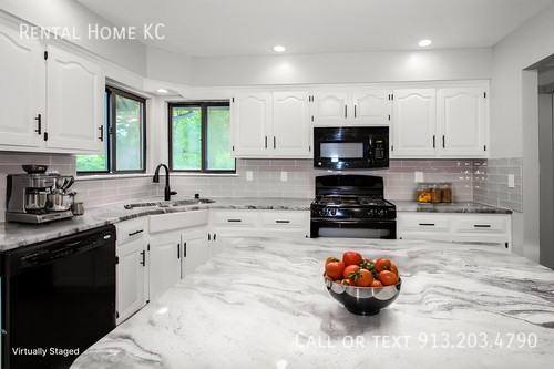 7920 W 113th Ter - Photo 4 of 37