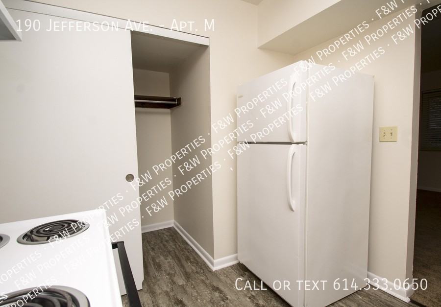 190 Jefferson Ave #M - Photo 5 of 10