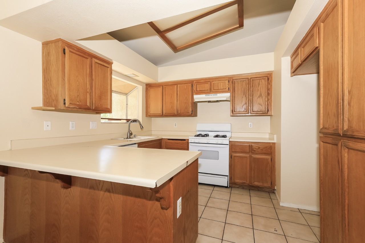 25090 Jutland Dr - Photo 3 of 15
