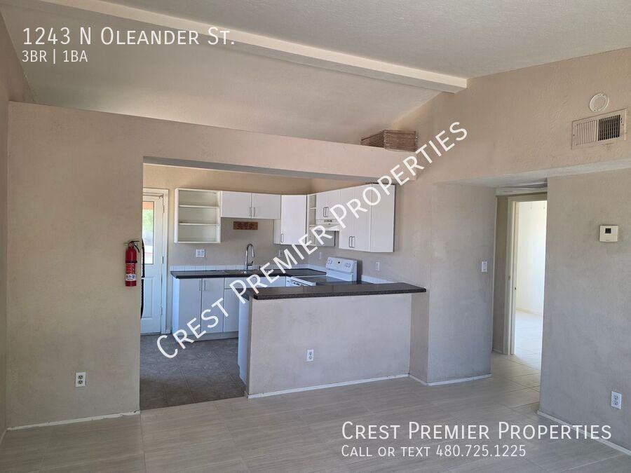 1243 N Oleander St - Photo 4 of 18