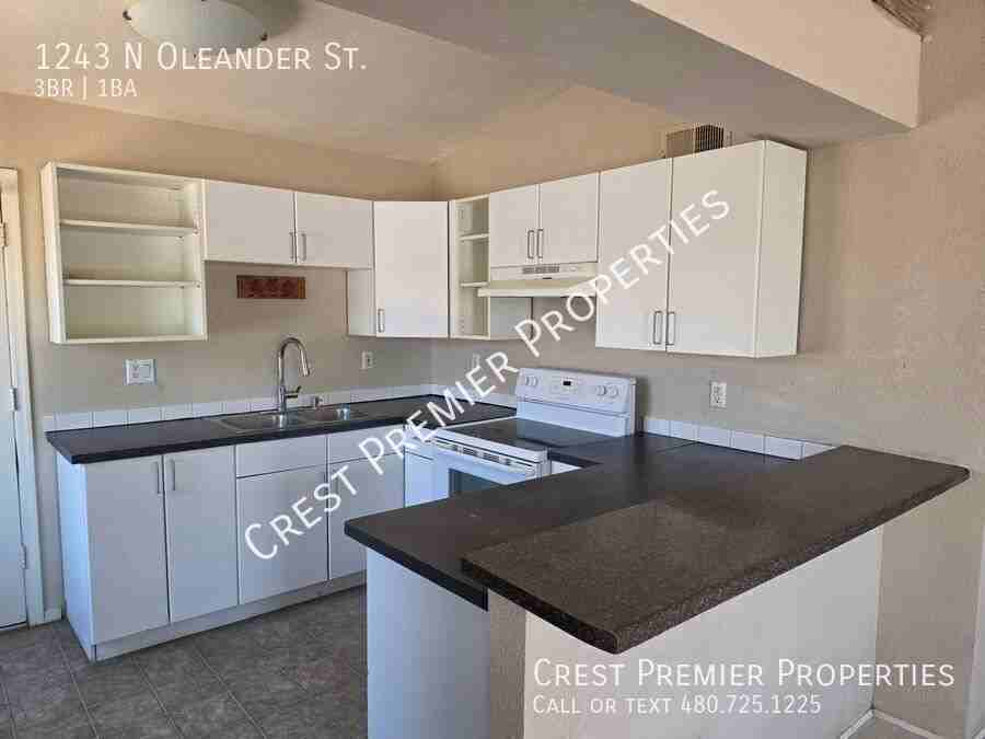 1243 N Oleander St - Photo 5 of 18