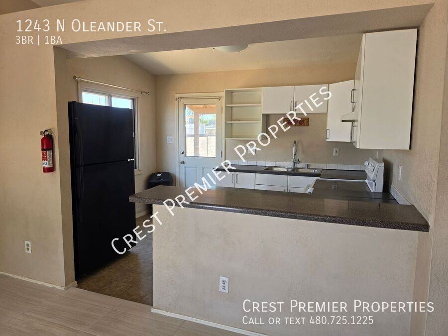 1243 N Oleander St - Photo 6 of 18