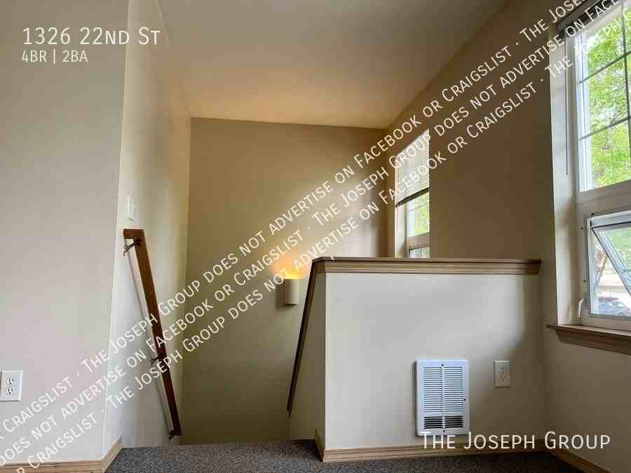 1326 22nd St - Photo 5 of 17