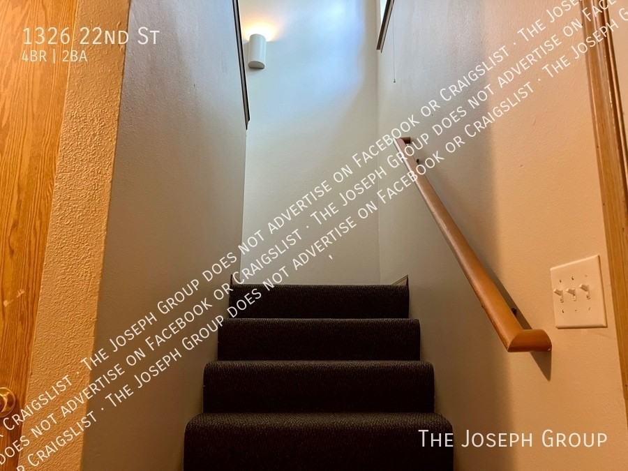 1326 22nd St - Photo 6 of 17