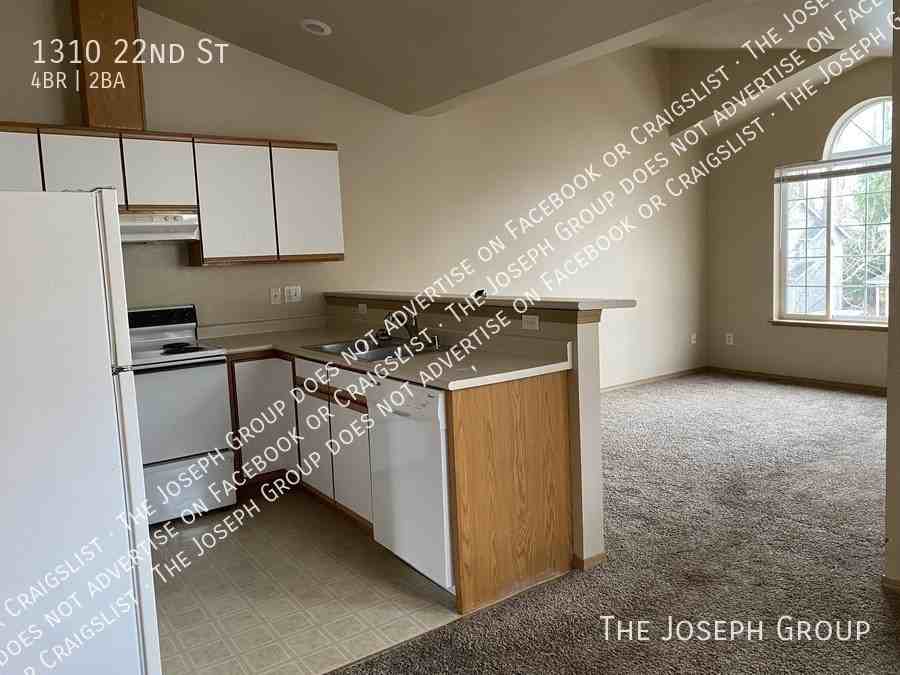 1310 22nd St - Photo 3 of 23