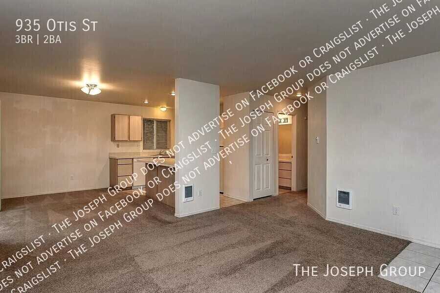 935 Otis St - Photo 4 of 19