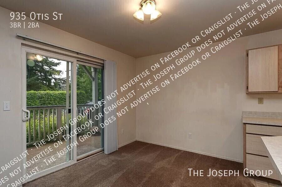 935 Otis St - Photo 5 of 19