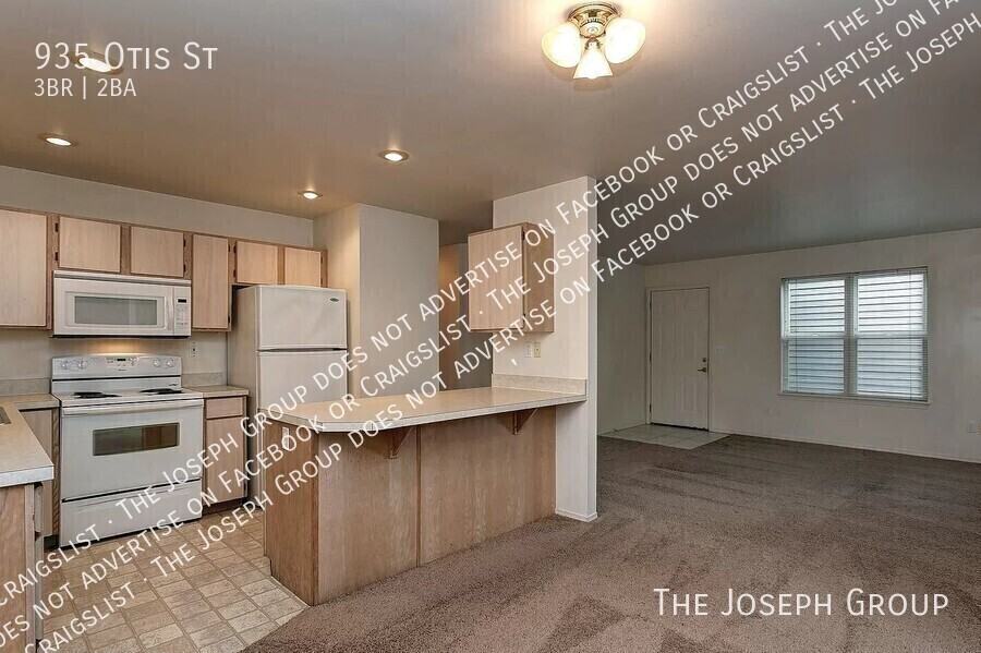 935 Otis St - Photo 6 of 19