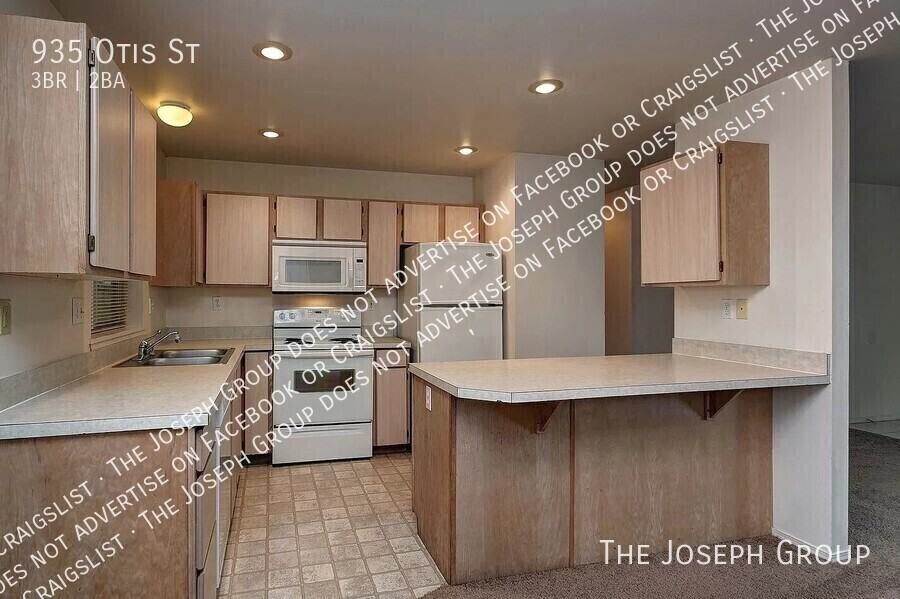935 Otis St - Photo 7 of 19