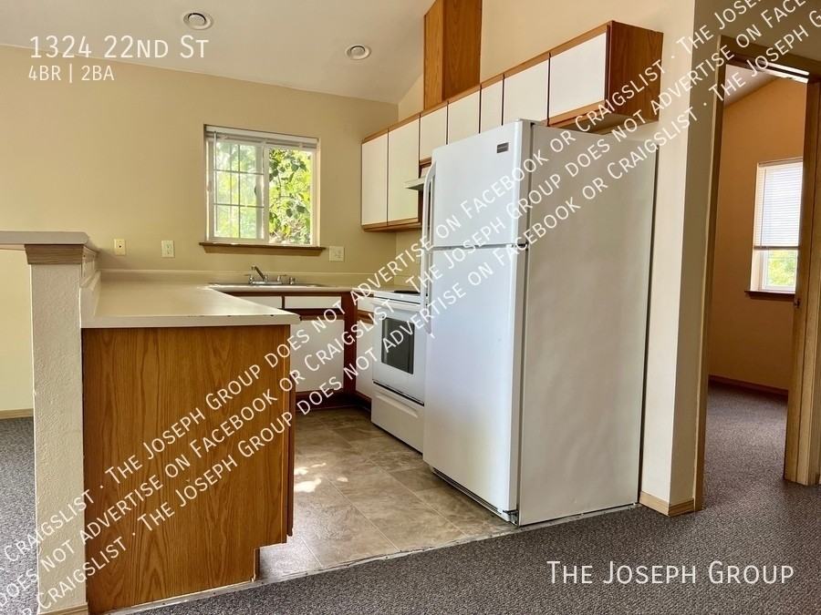 1324 22nd St - Photo 2 of 12