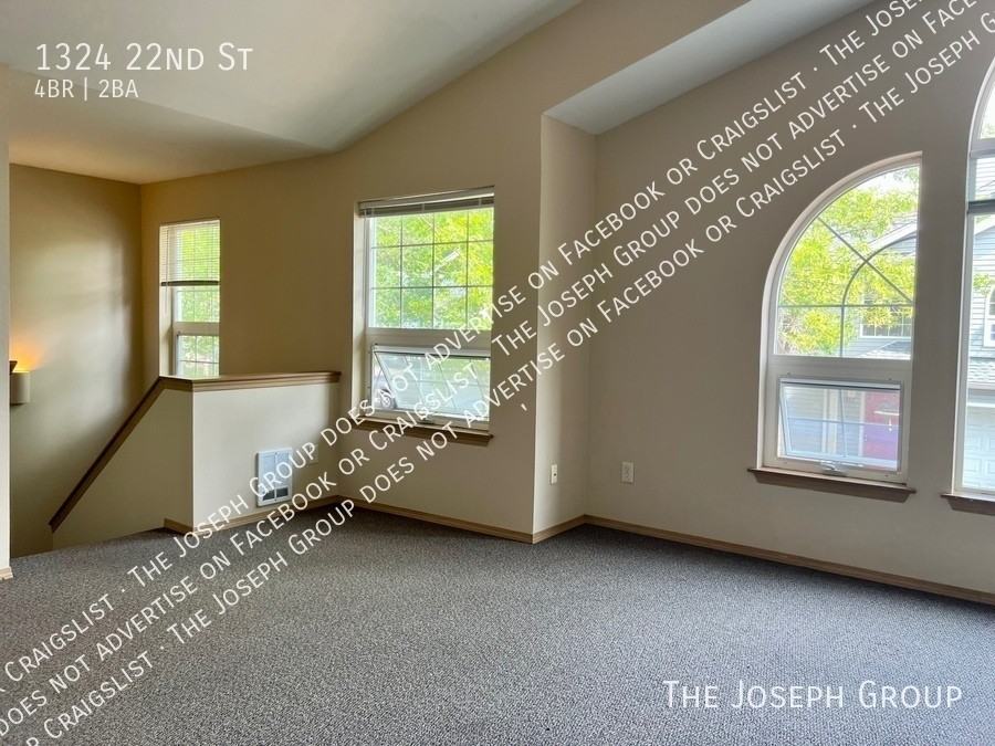 1324 22nd St - Photo 4 of 12