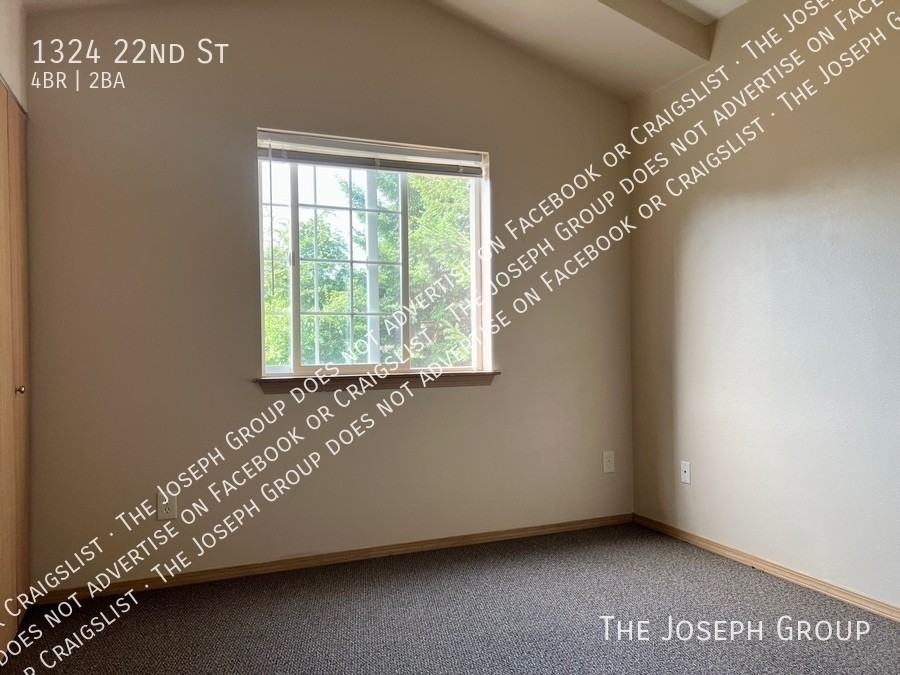 1324 22nd St - Photo 6 of 12