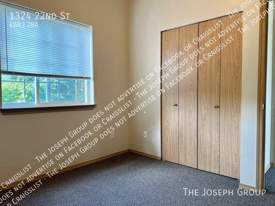 1324 22nd St - Photo 7 of 12