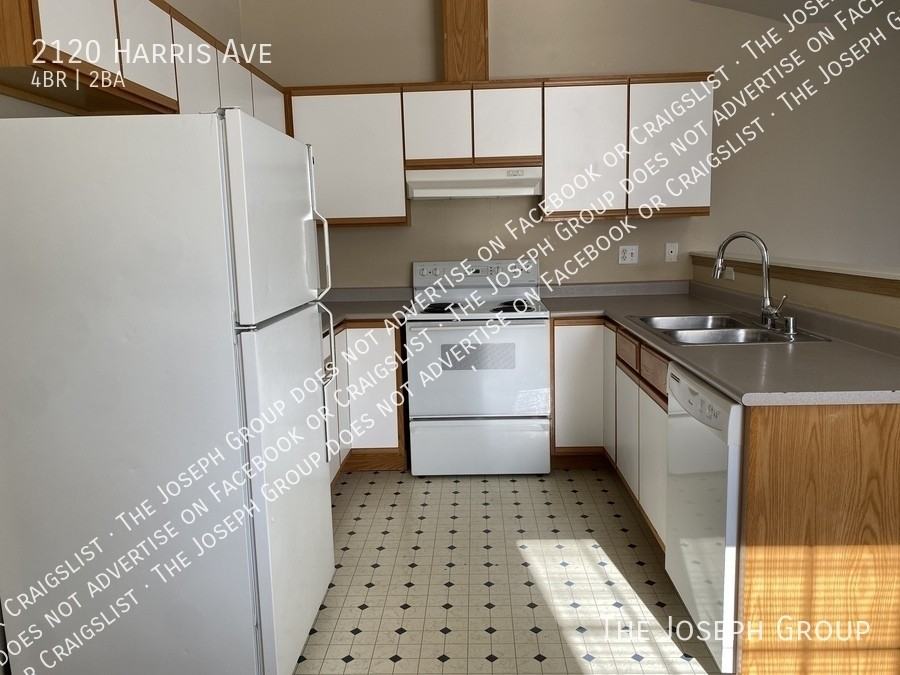 2120 Harris Ave - Photo 2 of 33