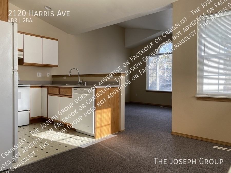 2120 Harris Ave - Photo 3 of 33