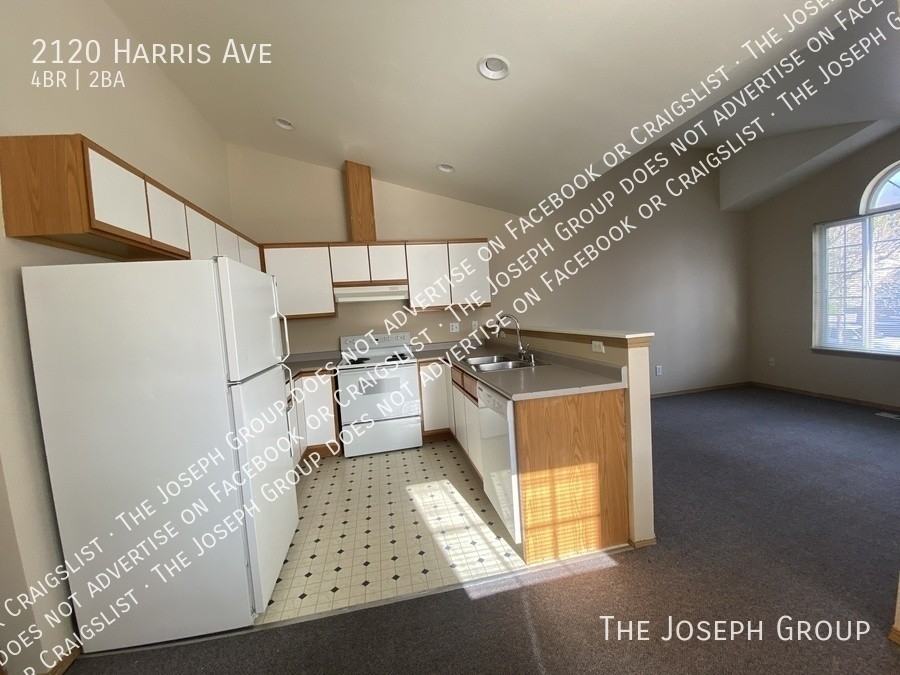 2120 Harris Ave - Photo 4 of 33
