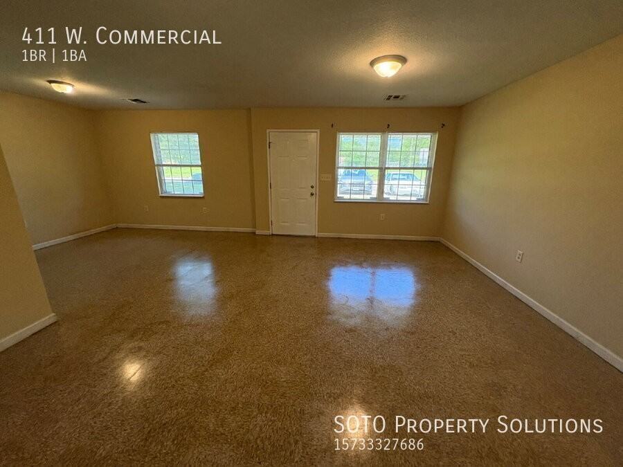 411 W Commercial St - Photo 5 of 14