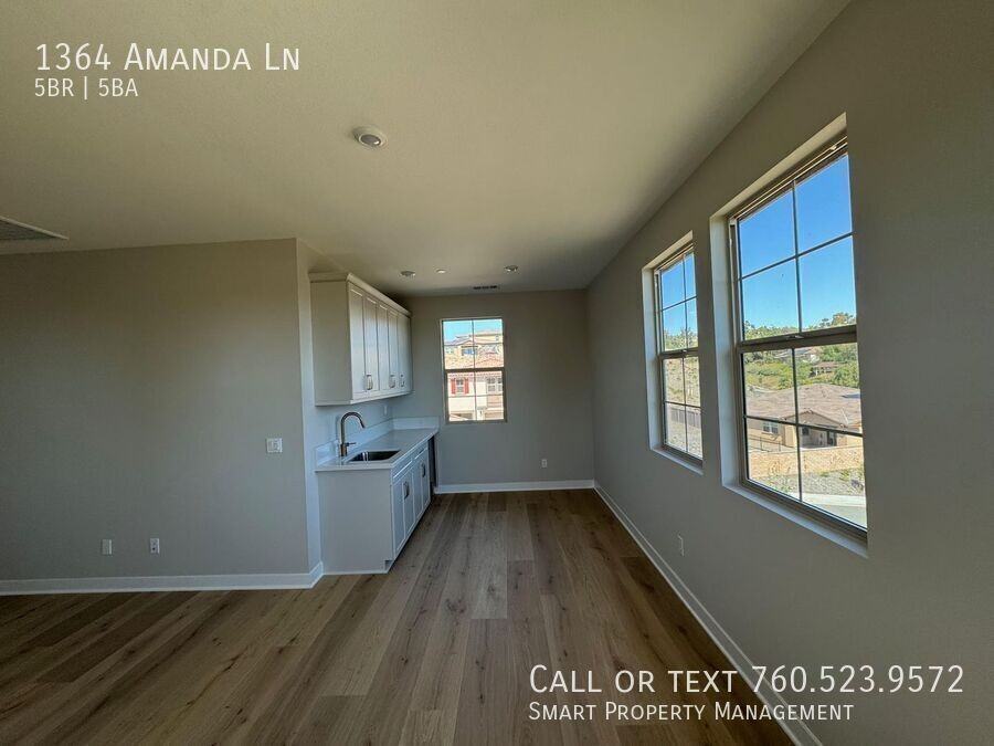 1364 Amanda Gln N - Photo 3 of 15